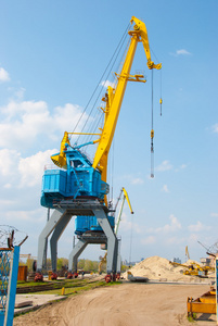 浮動集裝箱船起重機(jī) 提升斯道拉恩索大米與食品產(chǎn)品物流效率的關(guān)鍵